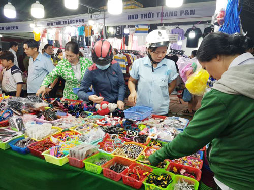 TP HCM: 2.000 công nhân tham gia Phiên chợ nghĩa tình - Ảnh 1.