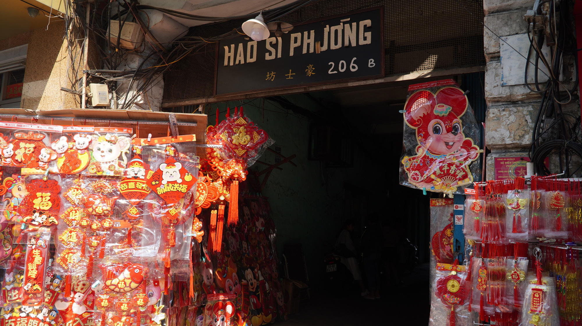 Ngỡ ngàng con hẻm 100 năm không thay đổi giữa TP HCM - Ảnh 3.