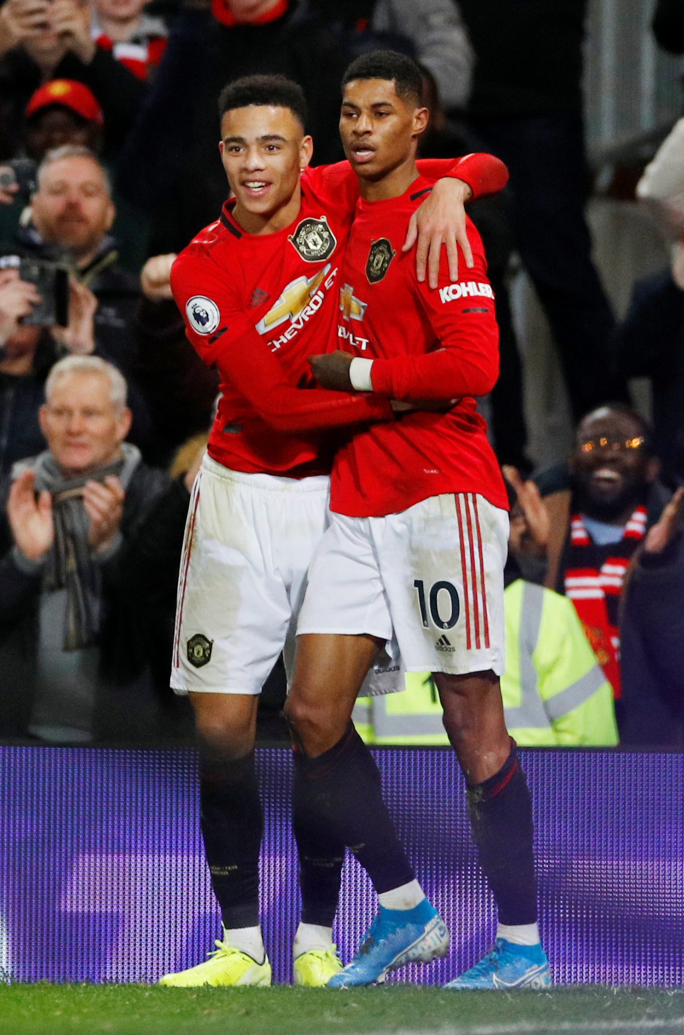 Đại chiến Man United &ndash; Chelsea: FA Cup kh&ocirc;ng y&ecirc;n b&igrave;nh, Wembley rực lửa - Ảnh 4.