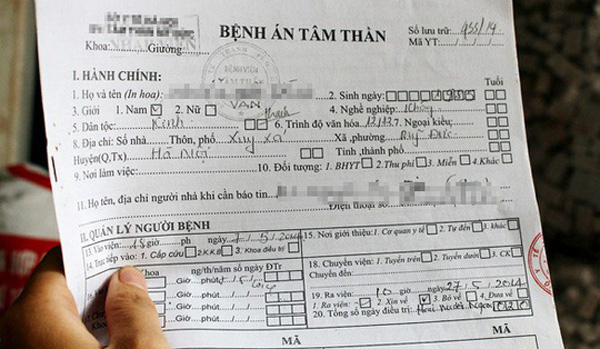 Cán bộ phường bị dân “tố” gây khó khi làm giấy tâm thần cho con