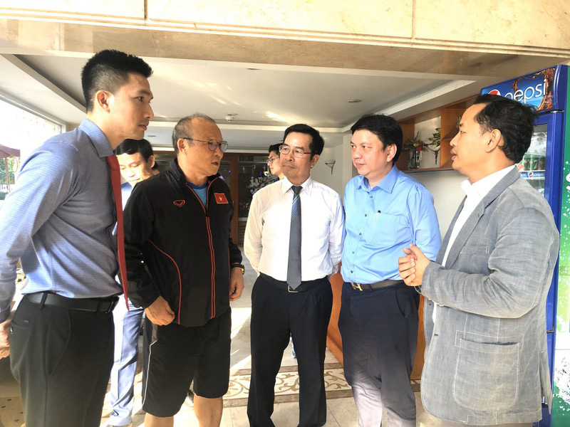U23 Việt Nam bắt đầu tập 2 buổi/ngày, tìm người thay Đoàn Văn Hậu