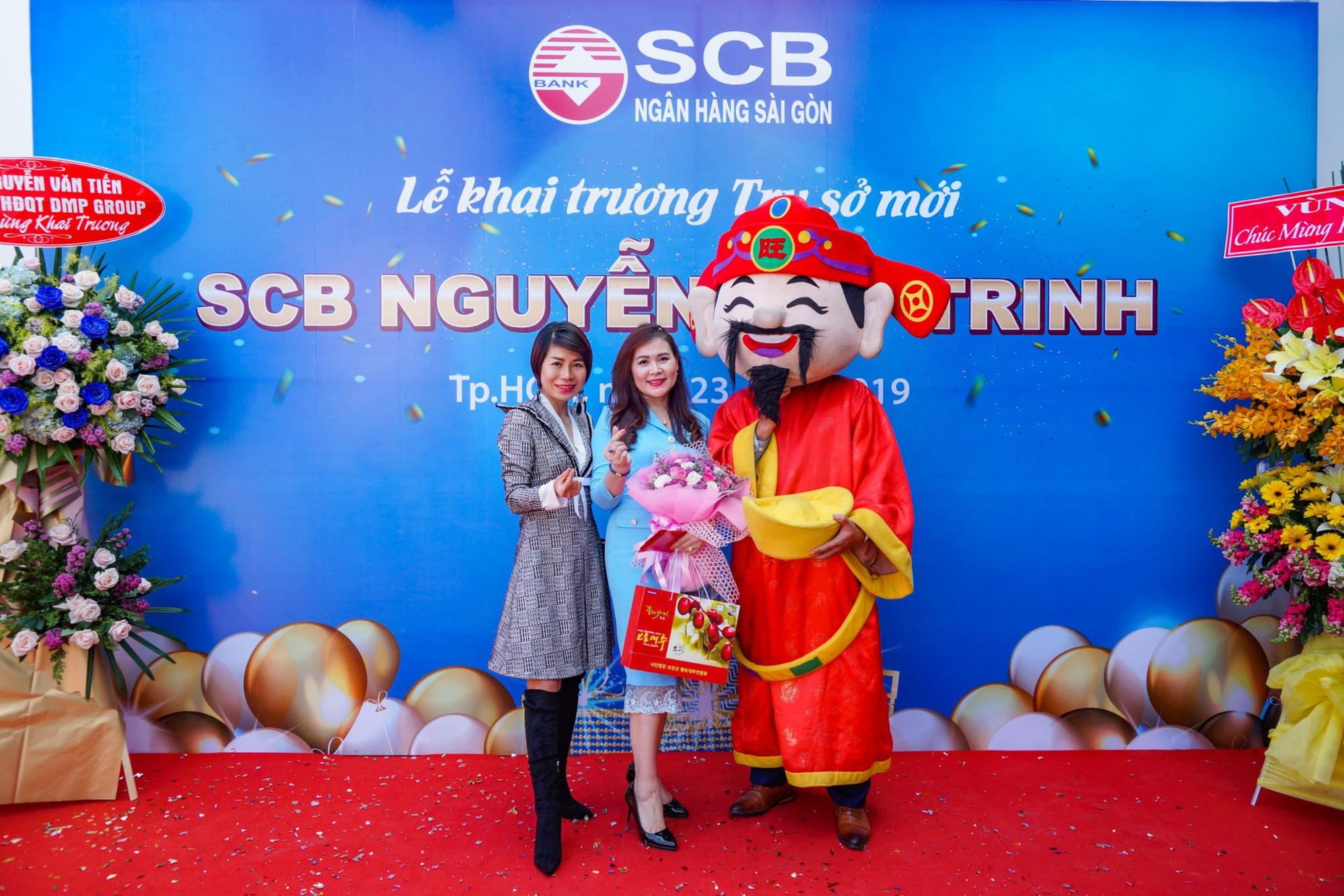 Diễn giả, MC Thi Thảo dự khai trương phòng giao dịch ngân hàng SCB
