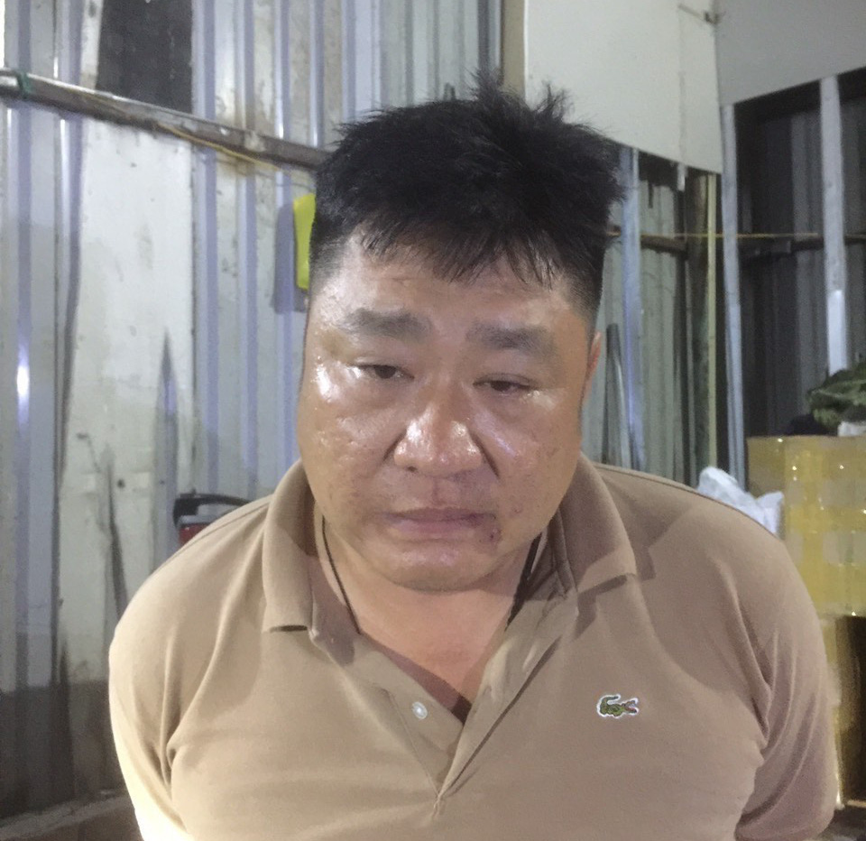 Khởi tố 4 bị can bu&ocirc;n lậu qu&aacute; cảnh từ S&acirc;n bay T&acirc;n Sơn Nhất - Ảnh 1.