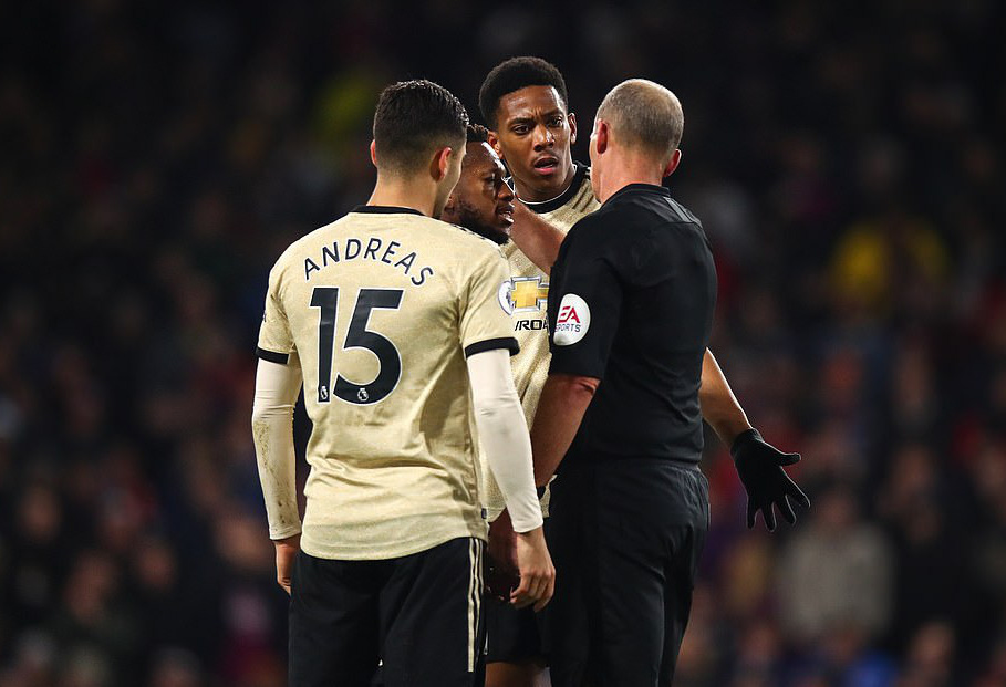 Chủ nh&agrave; Burnley tặng qu&agrave;, Man United v&agrave;o Top 5 - Ảnh 5.