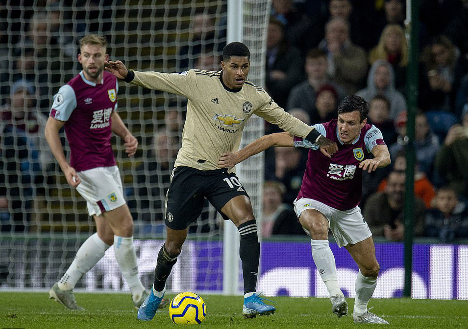 Chủ nh&agrave; Burnley tặng qu&agrave;, Man United v&agrave;o Top 5 - Ảnh 2.