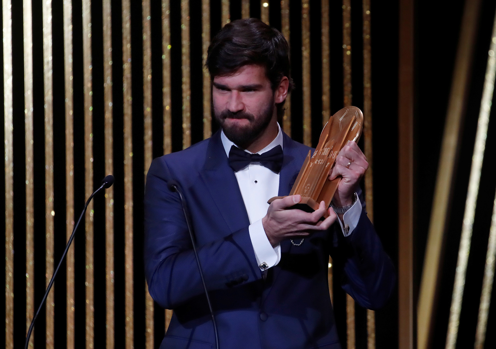 Lionel Messi lưu danh lịch sử với Quả bóng vàng thứ 6 - Ảnh 9.