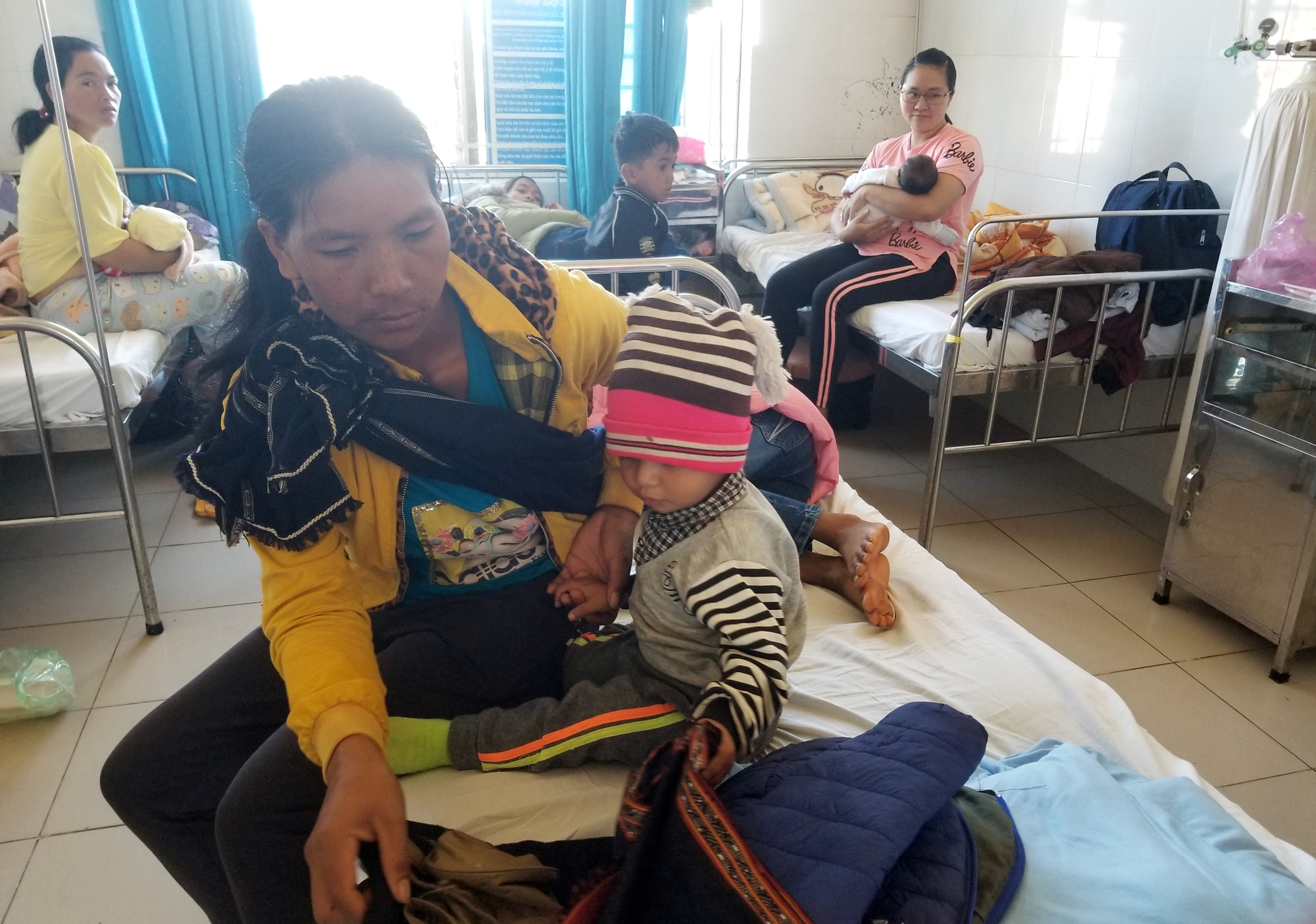 Sau bữa ăn từ thiện, gần 100 trẻ ở Lâm Đồng nhập viện cấp cứu