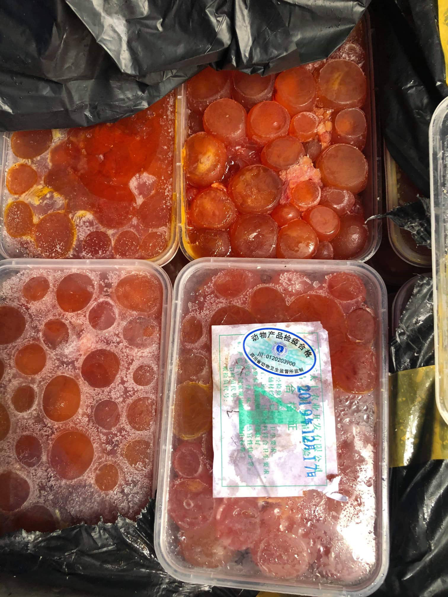 Xe si&ecirc;u thị MM Mega Market chở h&agrave;ng tấn thực phẩm đ&ocirc;ng lạnh nhập lậu? - Ảnh 2.