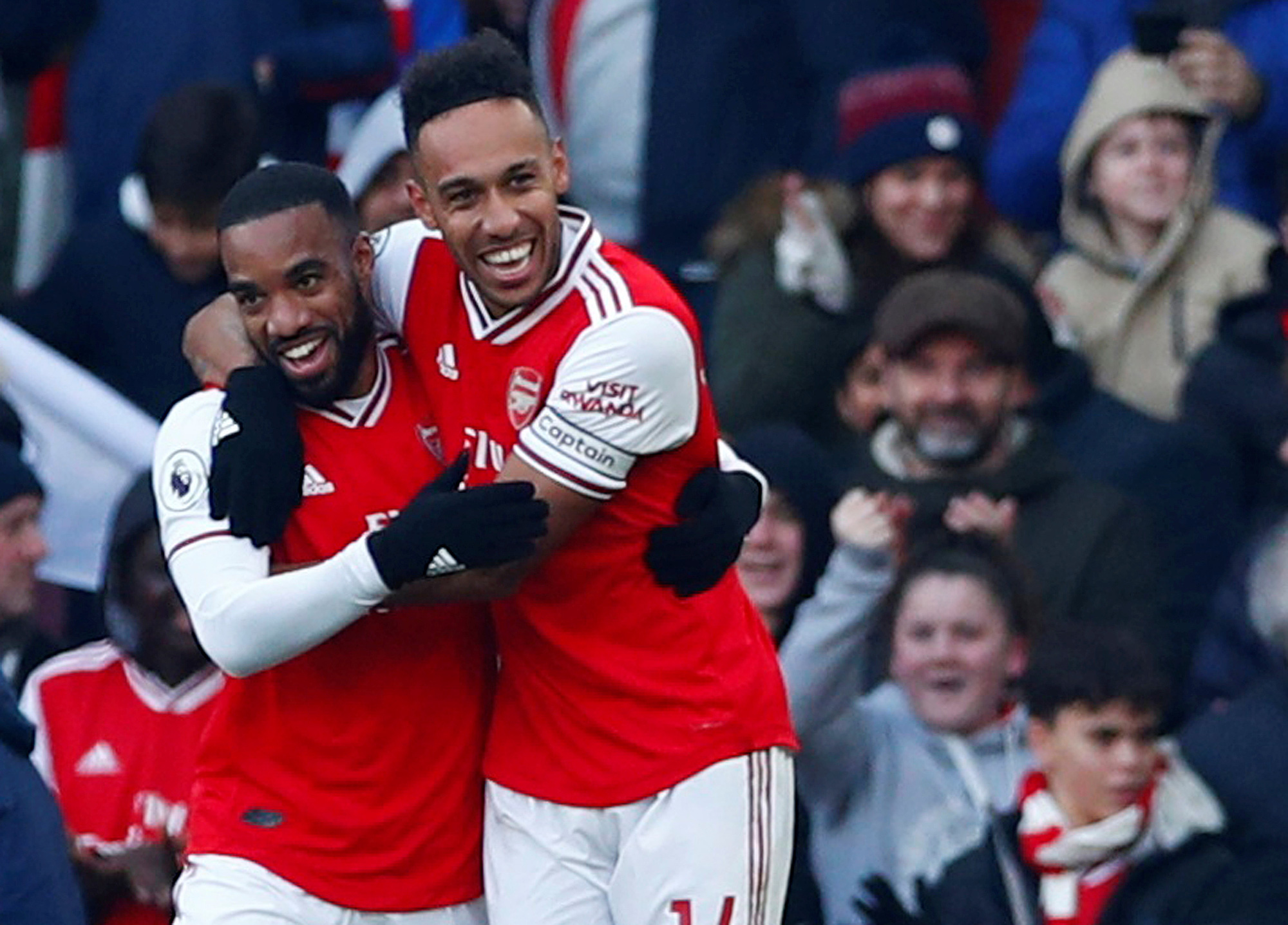 4 ph&uacute;t đi&ecirc;n rồ, Arsenal gục ng&atilde; s&acirc;n nh&agrave; trước Chelsea - Ảnh 2.
