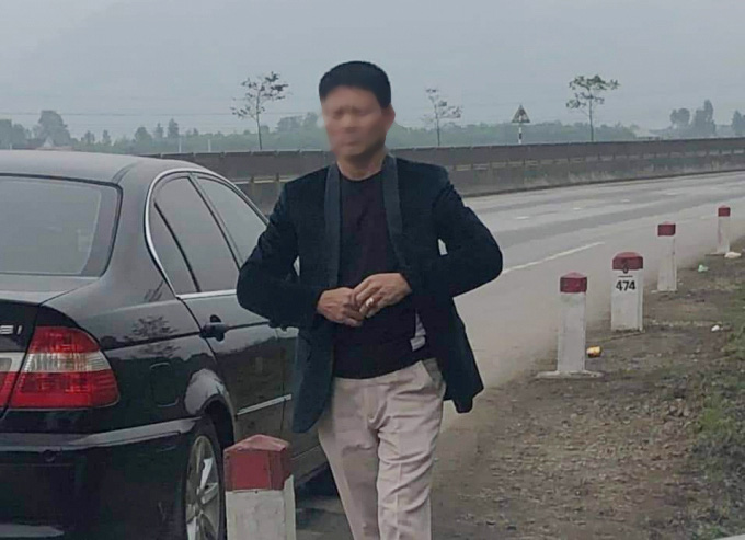 Vi phạm luật giao thông, người đi xe BMW trình giấy tờ báo chí giả để "xin xỏ"