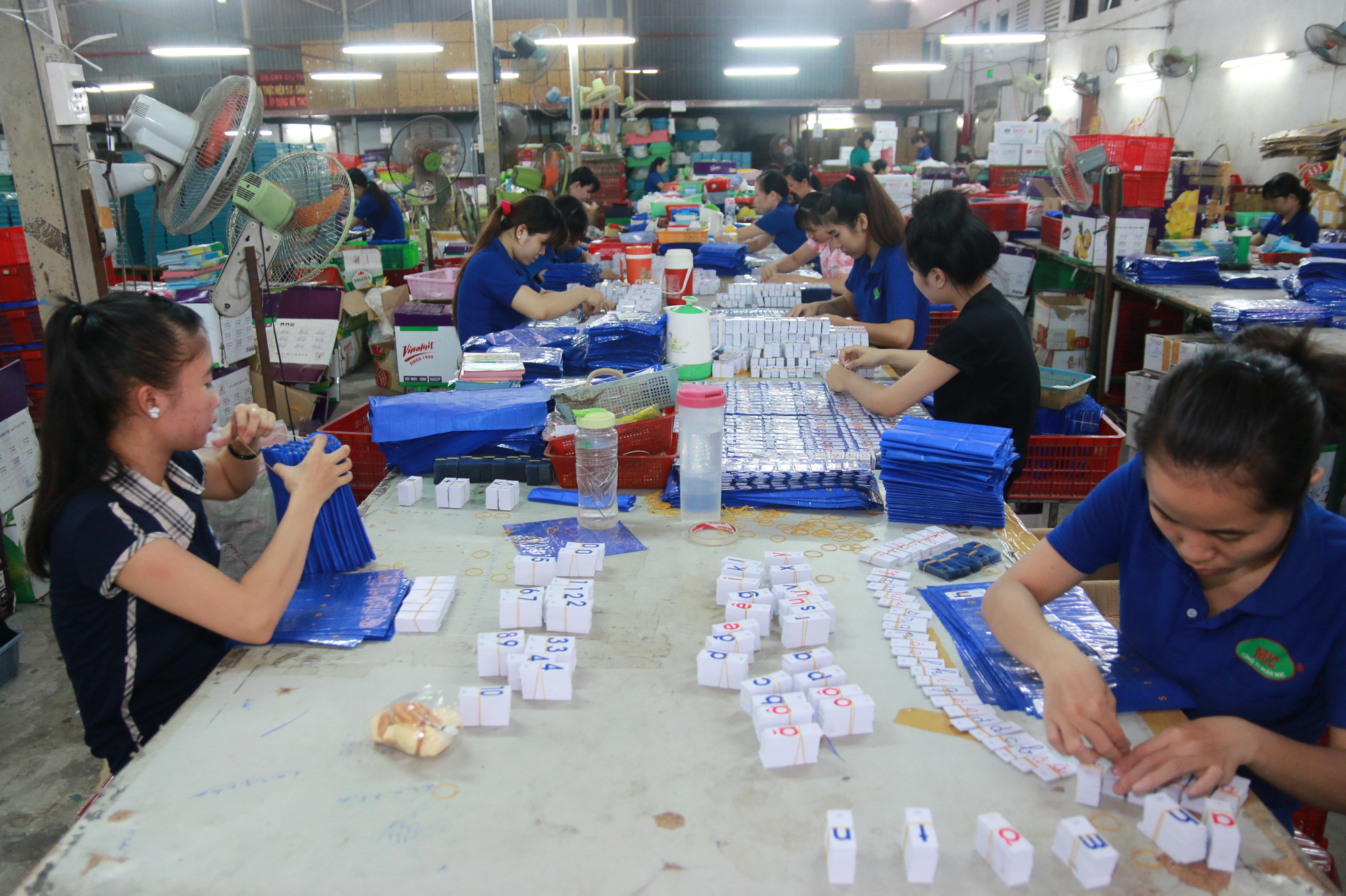 Không thể coi lương tháng 13 là tiền thưởng Tết