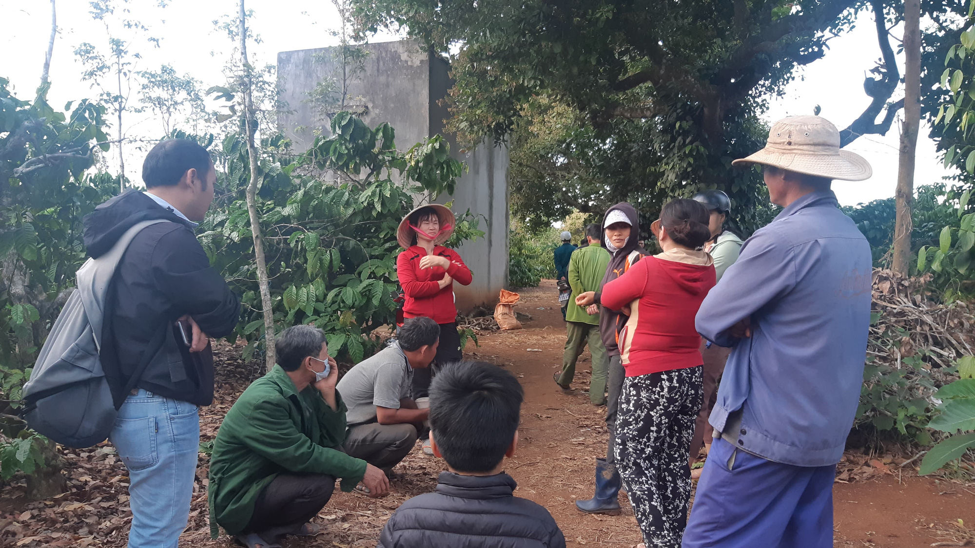 Bí ẩn xung quanh cái chết nghi bị giết của người phụ nữ trẻ trong rẫy