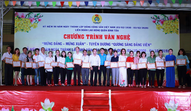 Tuyên dương gương sáng đảng viên