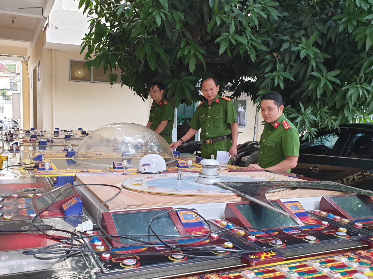 Bắt ổ cờ bạc tr&aacute; h&igrave;nh b&ecirc;n trong khu chung cư cao cấp - Ảnh 1.