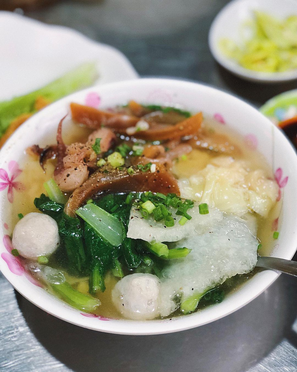 Cùng hội bạn đón năm mới tại 4 quán ăn mở xuyên đêm tại TP HCM - Ảnh 2.