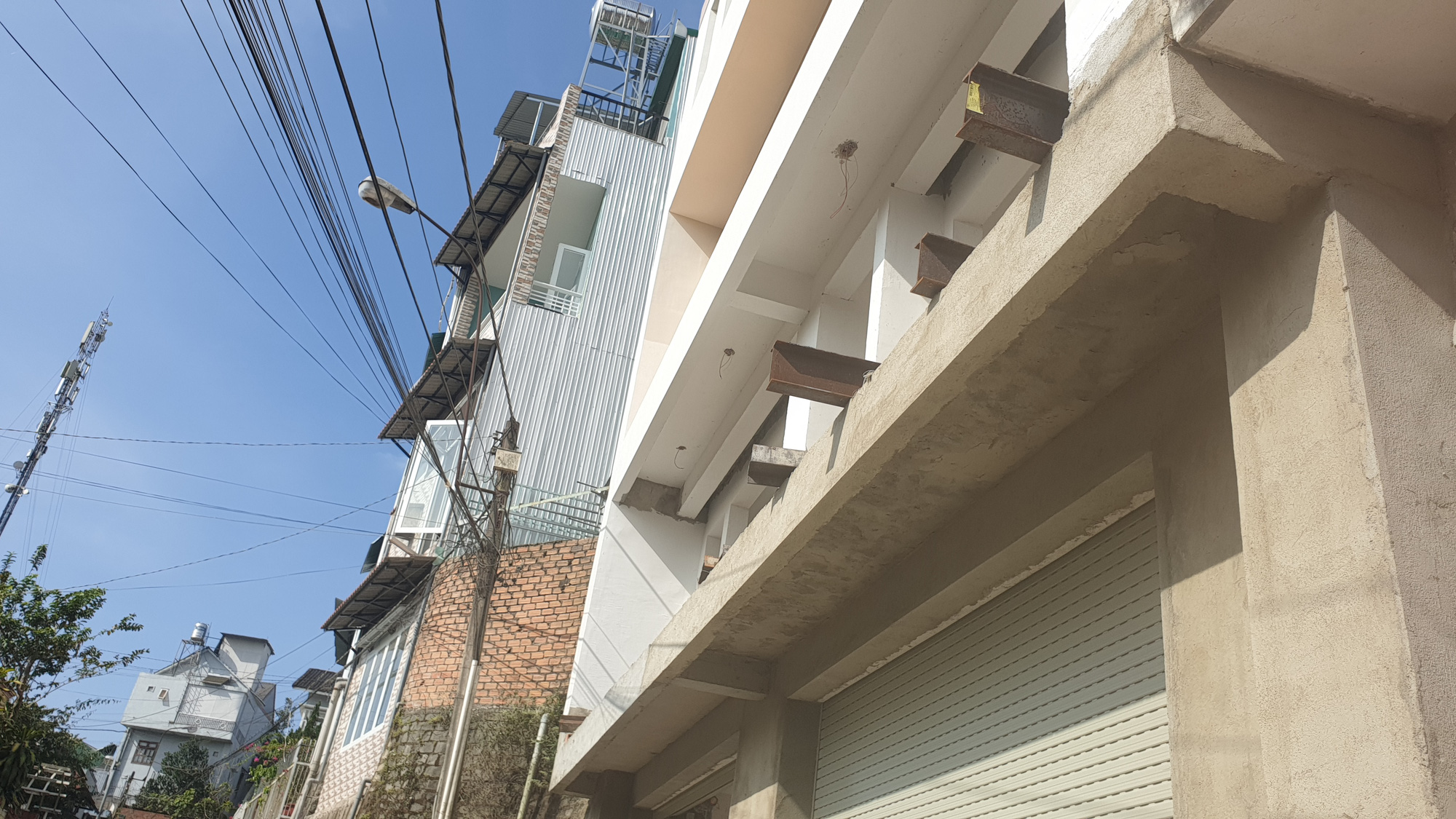 Vụ Gi&aacute;m đốc BHXH x&acirc;y nh&agrave; sai ph&eacute;p: Dọa cắt cổ nh&agrave; b&aacute;o - Ảnh 2.