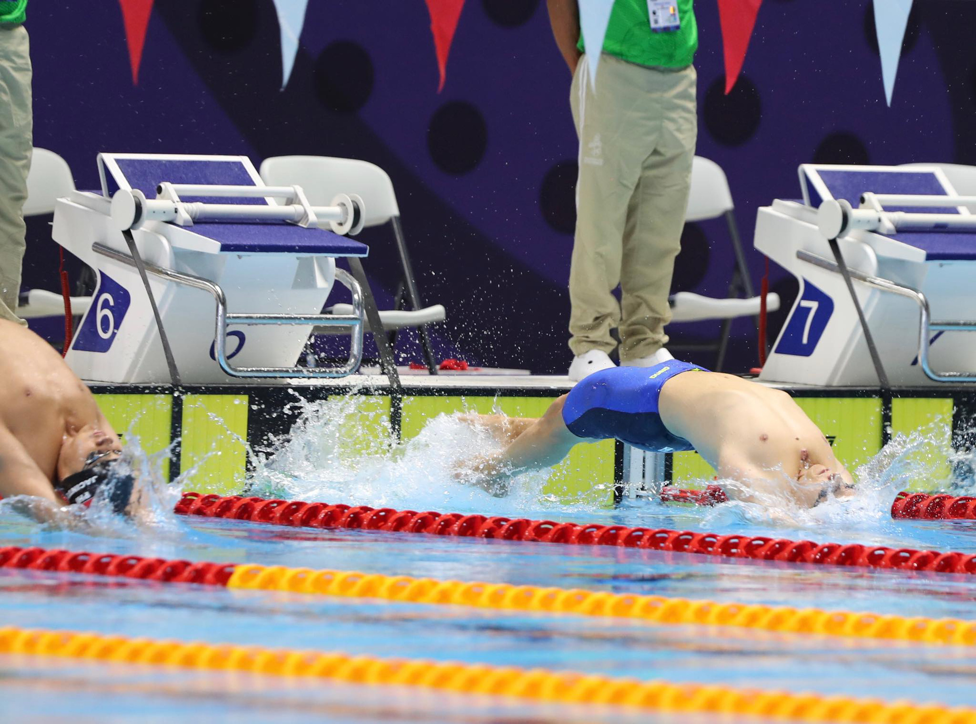 Huy Ho&agrave;ng v&agrave; &Aacute;nh Vi&ecirc;n mang v&agrave;ng SEA Games về cho Việt Nam - Ảnh 5.