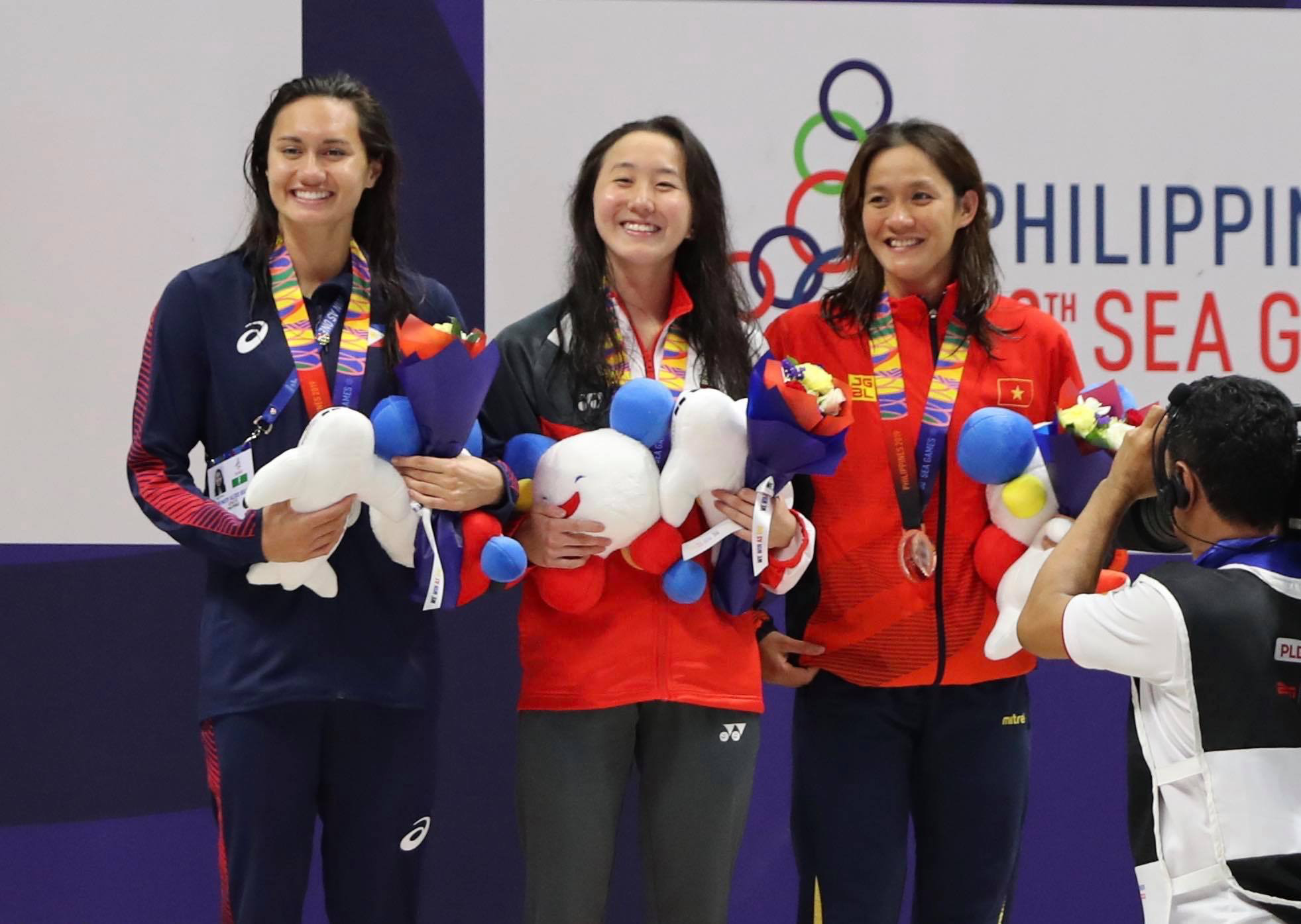 Huy Ho&agrave;ng v&agrave; &Aacute;nh Vi&ecirc;n mang v&agrave;ng SEA Games về cho Việt Nam - Ảnh 20.
