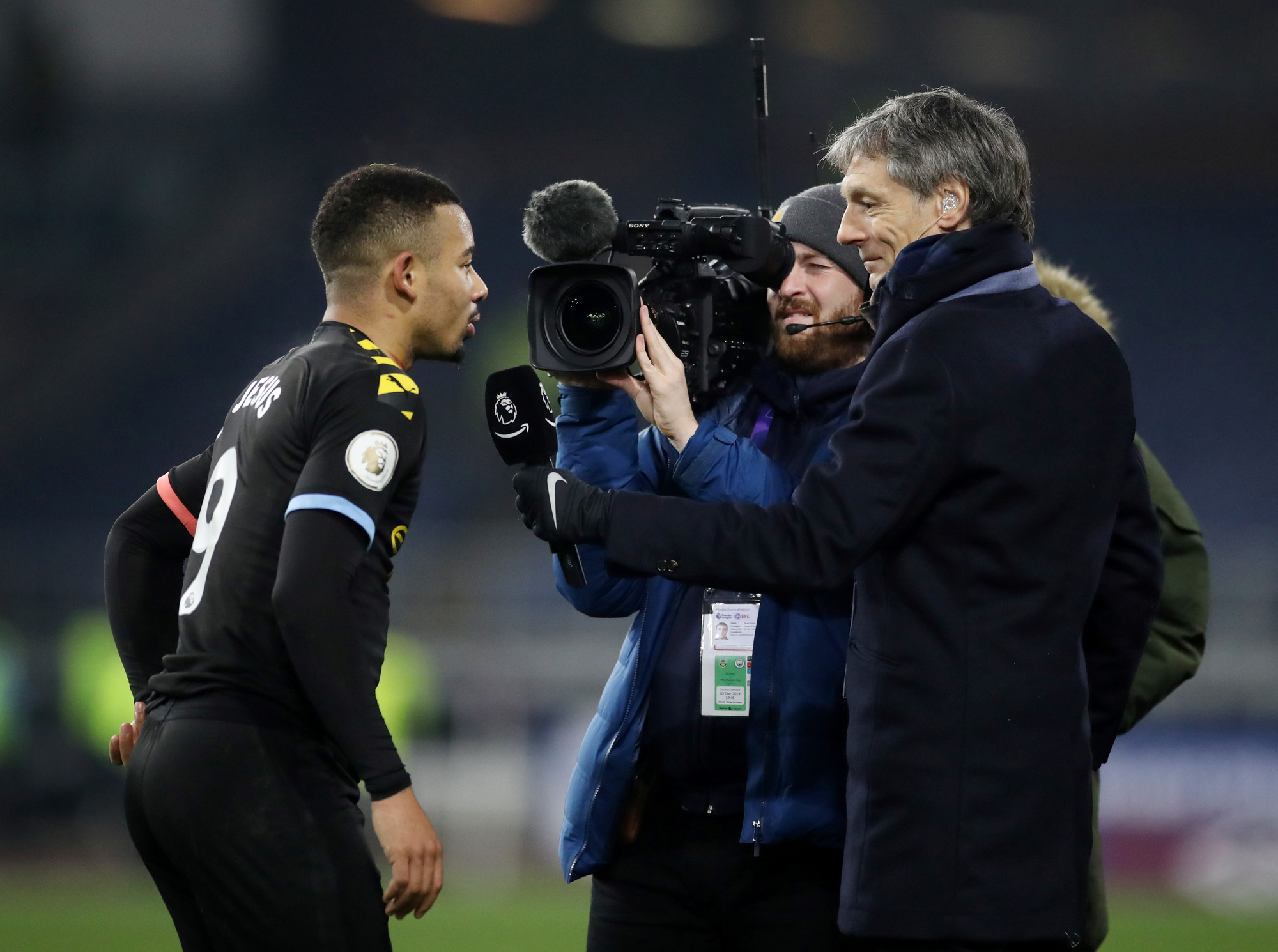 Tân binh góp công siêu phẩm, Man City trở lại ngôi nhì Ngoại hạng