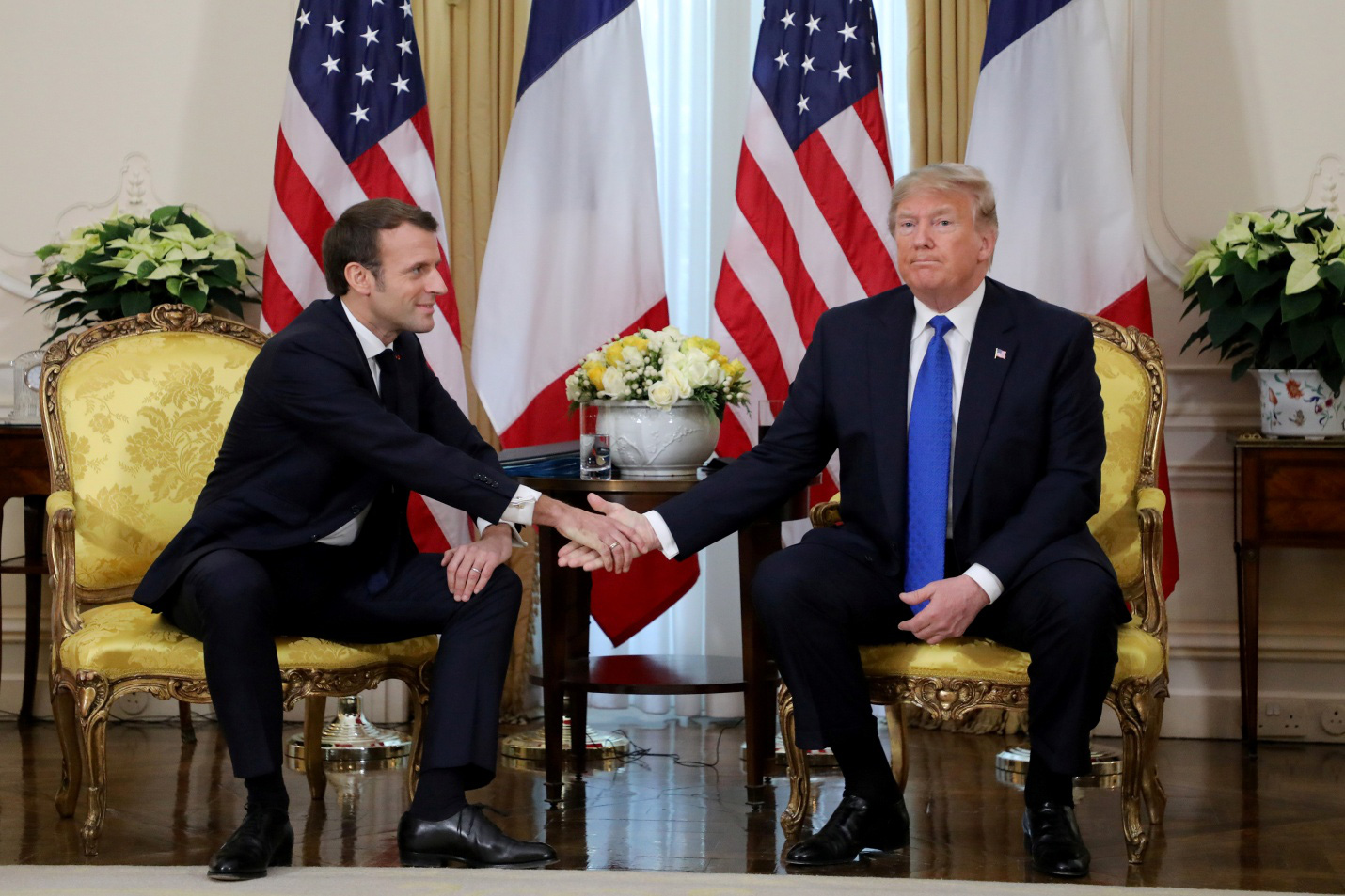 Hai ông Trump và Macron "đốp chát" chưa từng có về NATO