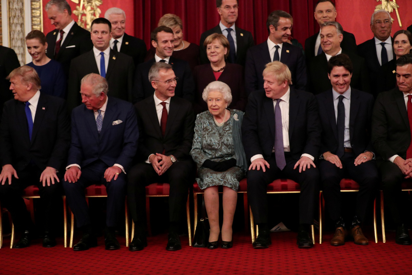 Hai ông Trump và Macron hục hặc, càng nghi ngờ về tương lai NATO - Ảnh 2.