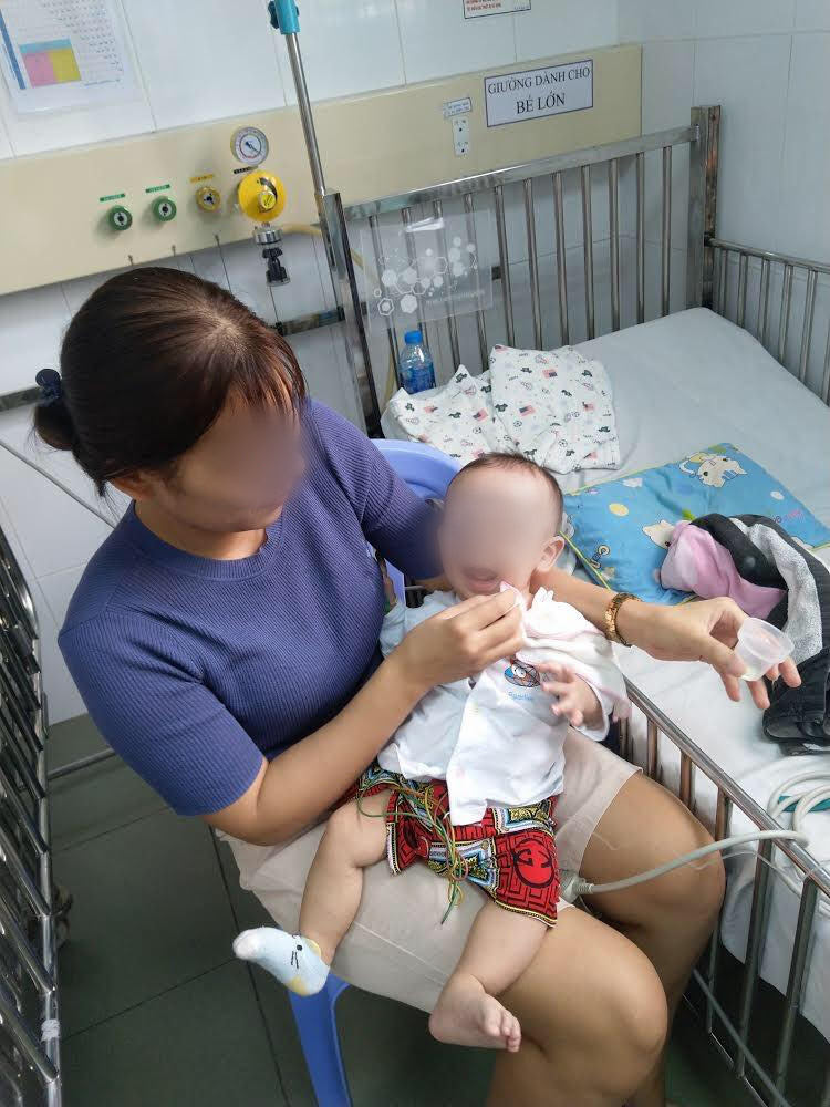 B&aacute;c sĩ Bệnh viện Nhi Đồng 1 th&ocirc;ng tin về bệnh lạ ở em b&eacute; 7 th&aacute;ng tuổi - Ảnh 2.