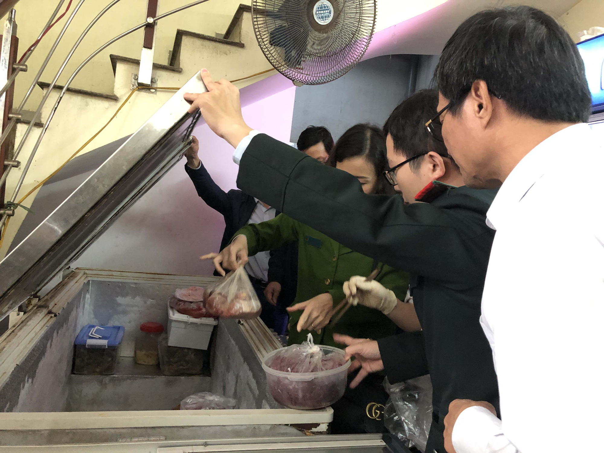 Chặn thực phẩm bẩn dịp cuối năm - Ảnh 1.
