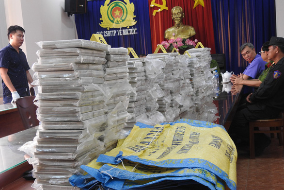 Triệt phá đường dây ma tuý cực lớn tại TP HCM, thu 446 bánh heroin