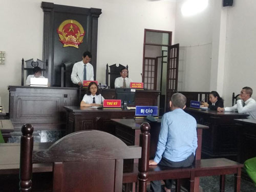 Nỗi đau của người vợ c&oacute; chồng d&acirc;m &ocirc; trẻ em - Ảnh 1.