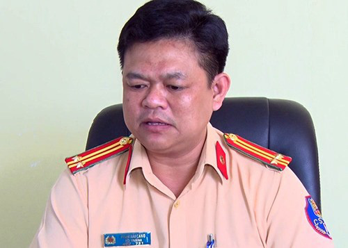 Tân Giám đốc Công an Đồng Nai ký quyết định tạm đình chỉ 2 sếp CSGT để làm rõ bảo kê xe quá tải - Ảnh 1.