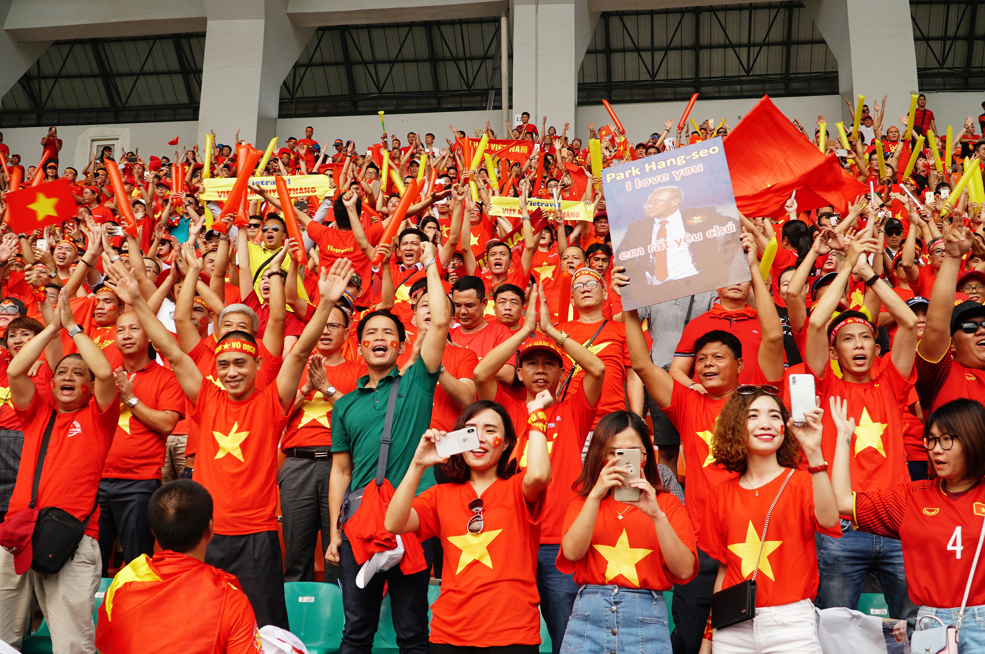 Nhiều công ty du lịch hết vé sang Philippines xem U22 Việt Nam đá chung kết