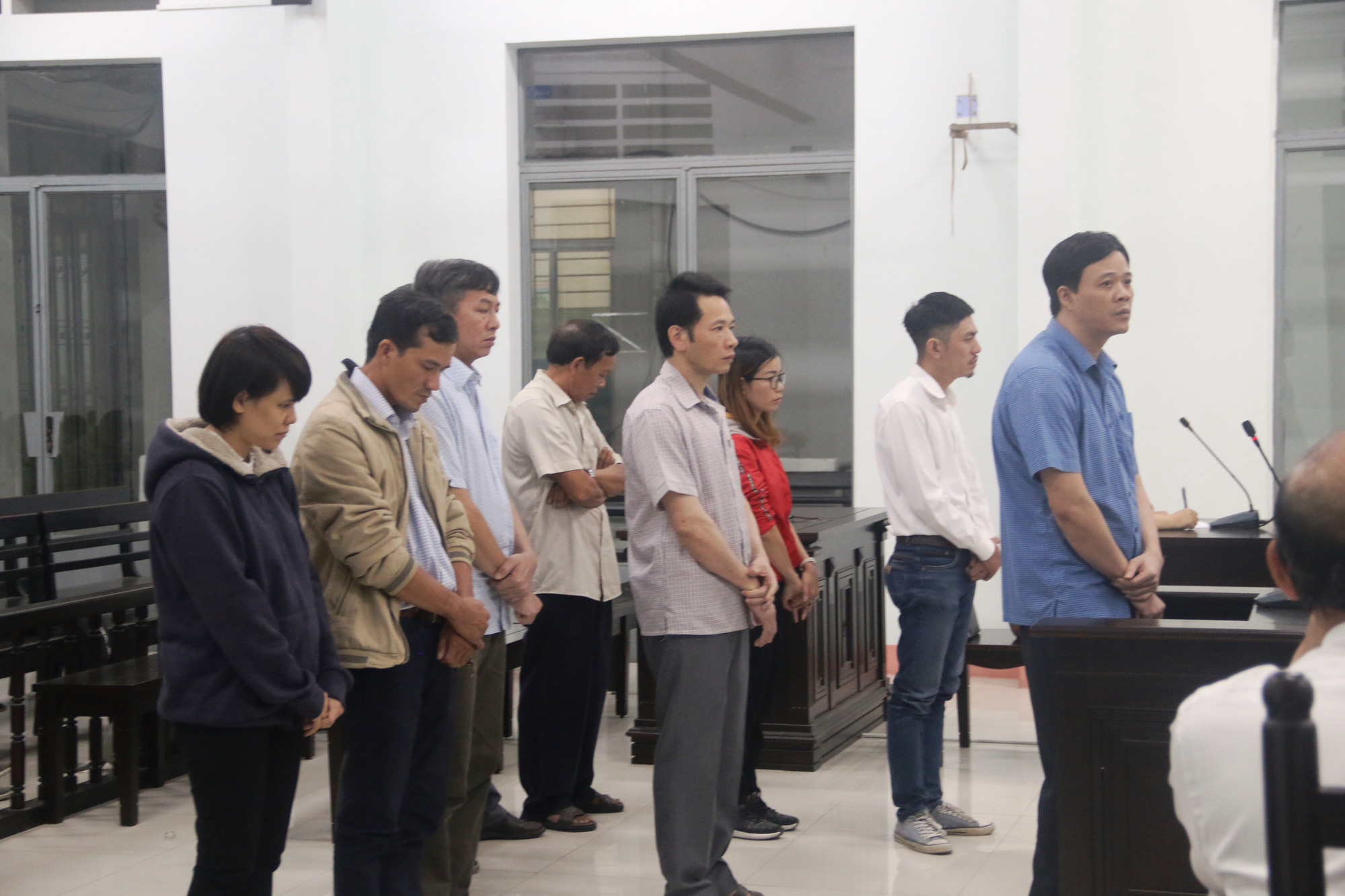 Tham &ocirc; 6,1 tỉ đồng tiền chống hạn, gi&aacute;m đốc bị đề nghị mức 15-16 năm t&ugrave; - Ảnh 2.