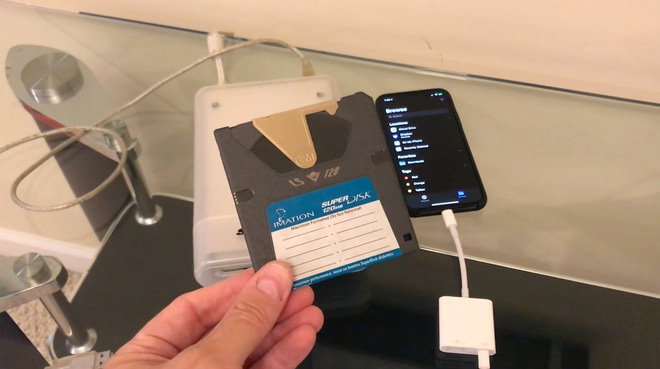 Sử dụng iPhone và Apple Watch hồi sinh đồ công nghệ cổ