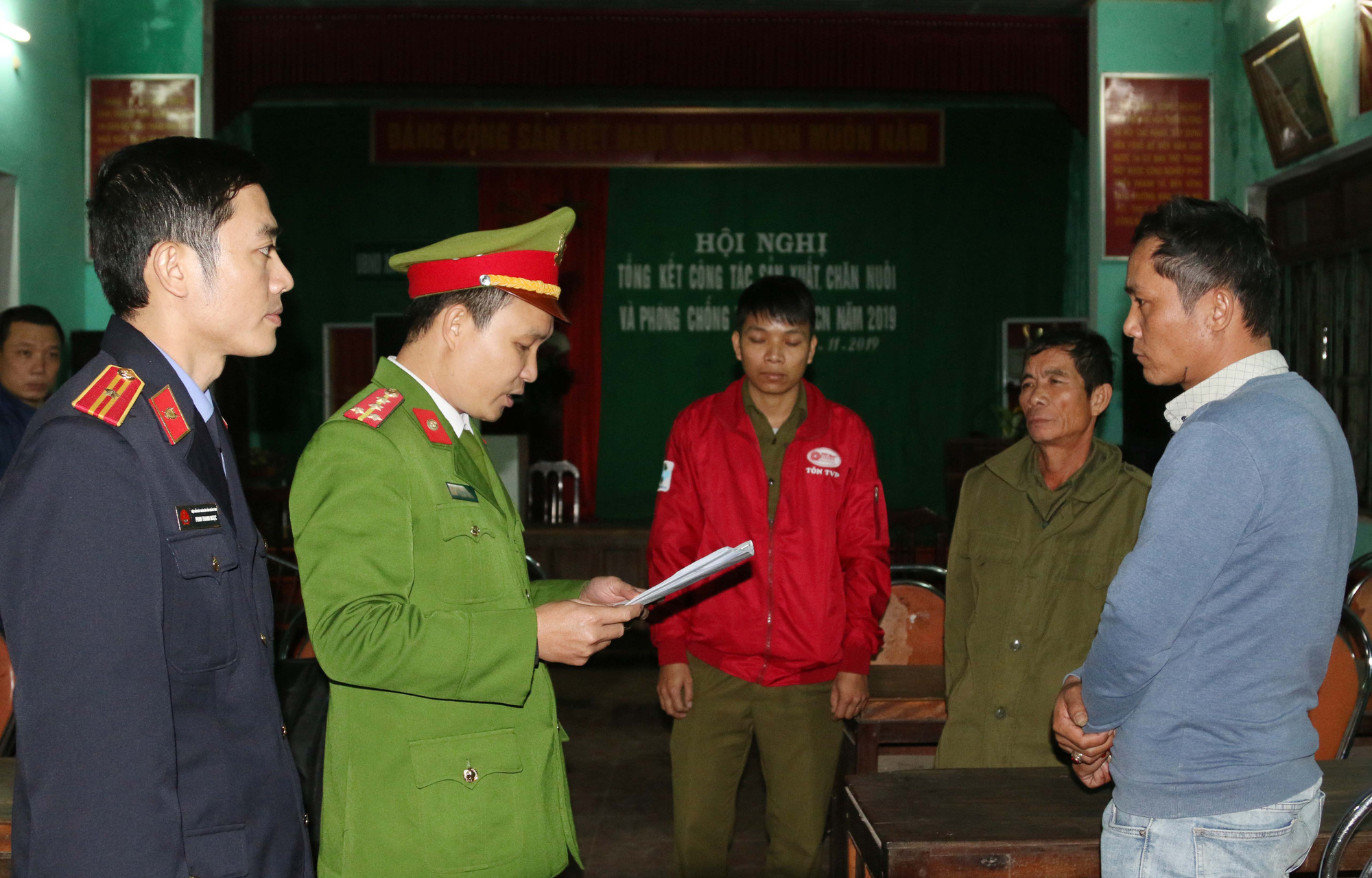 Triệt phá hang ổ pháo lậu lớn nhất Quảng Bình - Ảnh 2.
