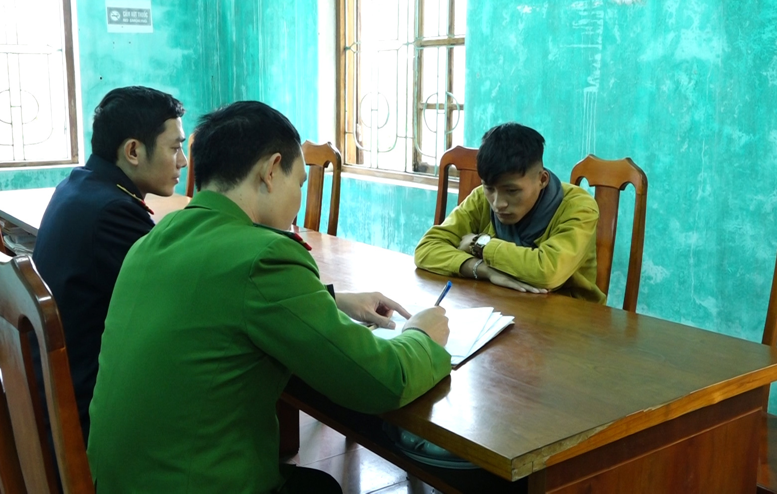 Triệt phá hang ổ pháo lậu lớn nhất Quảng Bình - Ảnh 3.