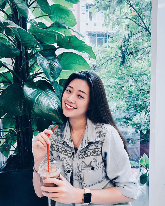 Không chỉ trên sân khấu, Nguyễn Trần Khánh Vân vẫn rất xinh đẹp ngoài đời - Ảnh 11.