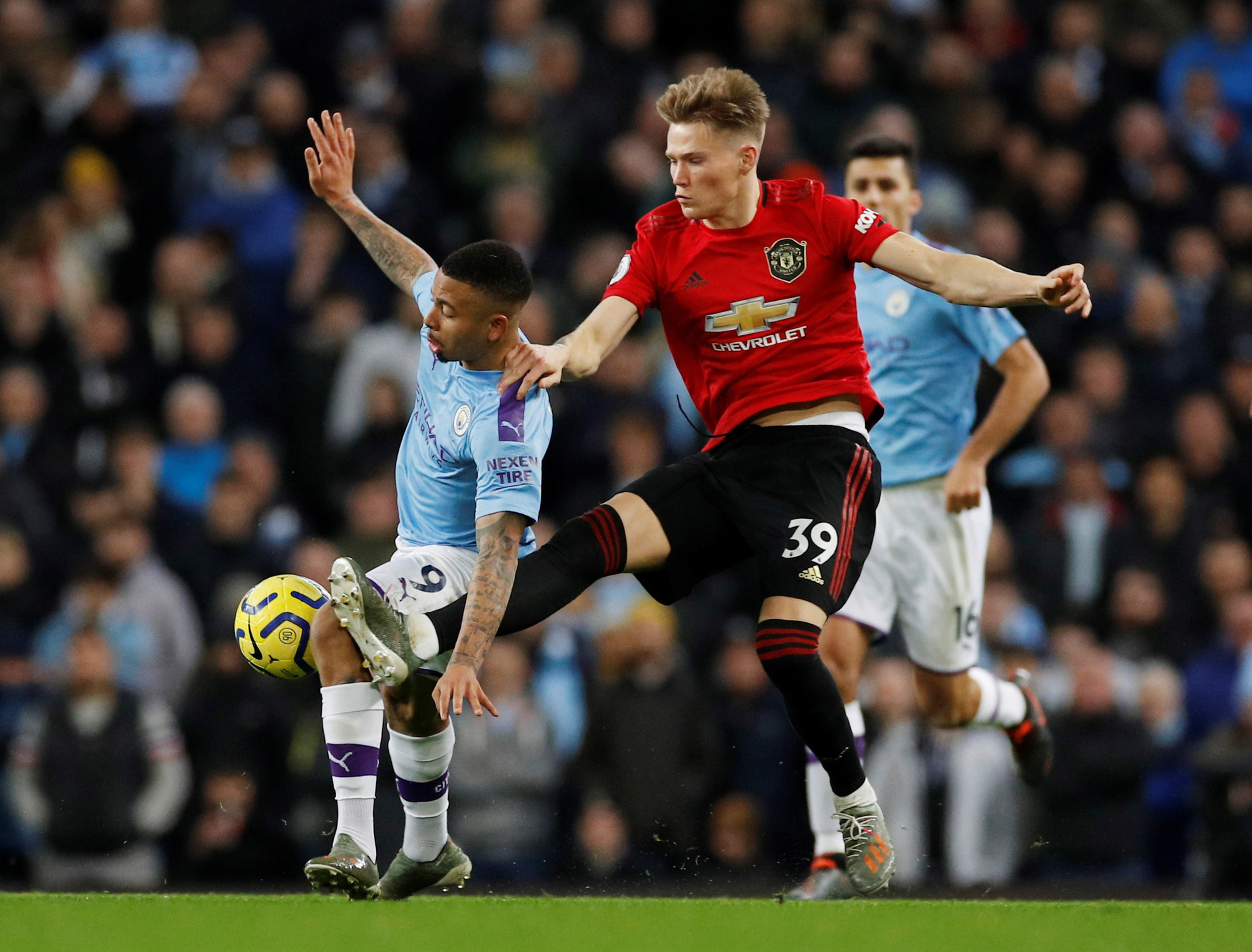 6 ph&uacute;t b&ugrave;ng nổ, song s&aacute;t Man United gieo sầu Man City trận đại chiến - Ảnh 1.
