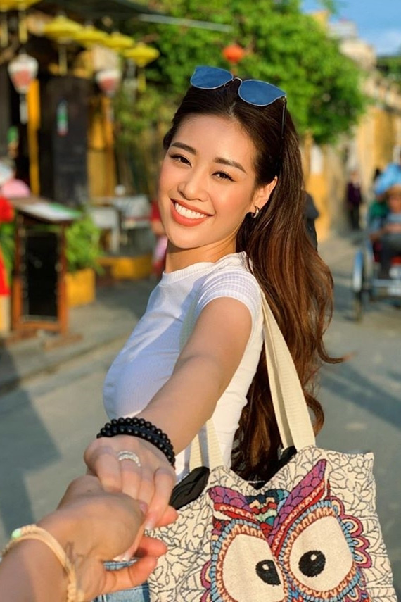 Không chỉ trên sân khấu, Nguyễn Trần Khánh Vân vẫn rất xinh đẹp ngoài đời - Ảnh 4.
