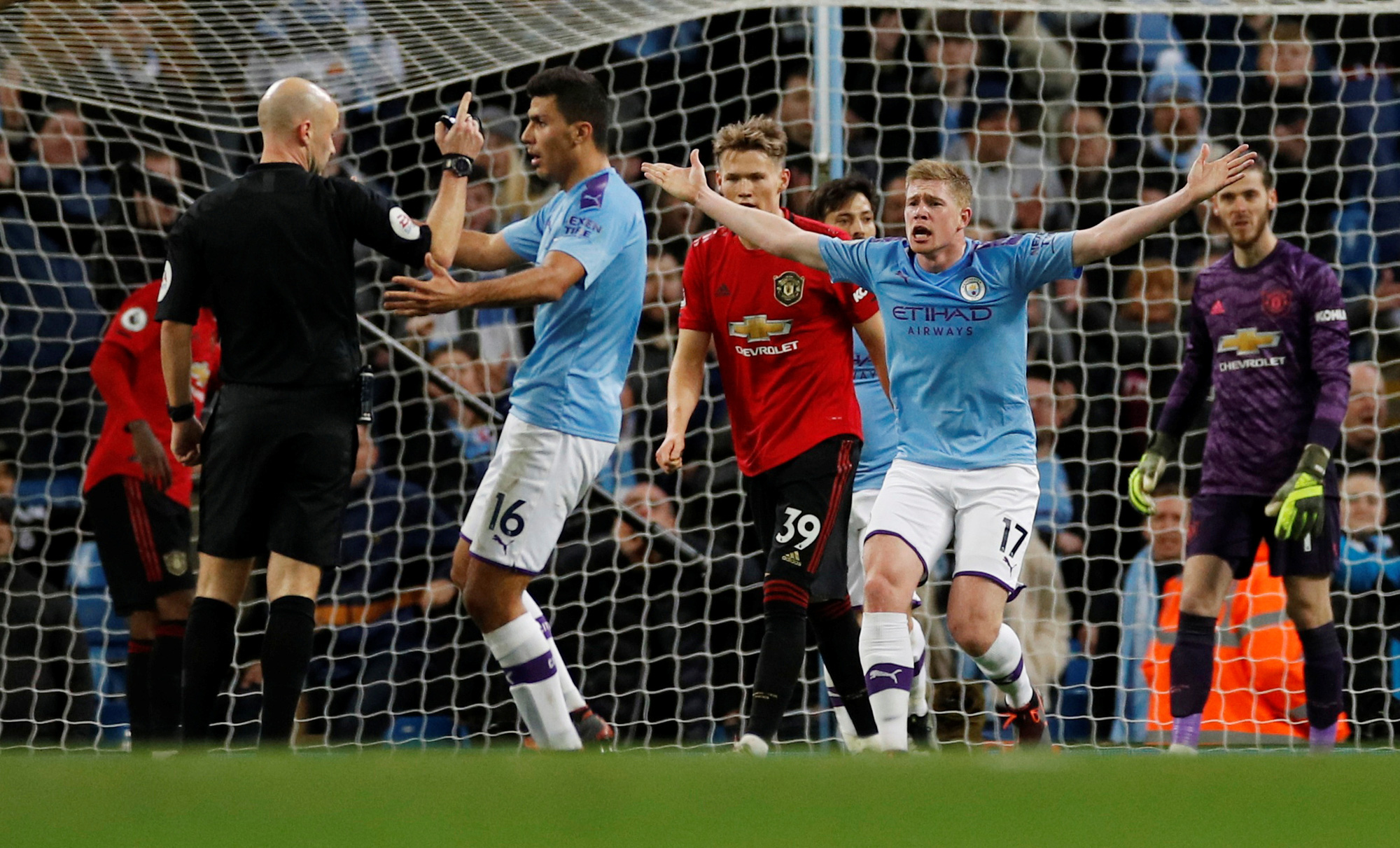 6 ph&uacute;t b&ugrave;ng nổ, song s&aacute;t Man United gieo sầu Man City trận đại chiến - Ảnh 7.