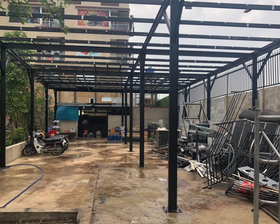 Cận cảnh tháo dỡ công trình "khủng" trêu ngươi ở Bình Chánh