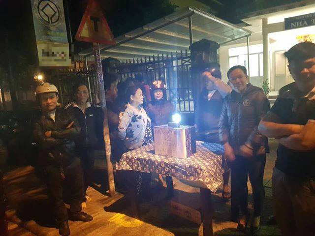 &Ocirc;t&ocirc; chở cả nh&agrave; lao xuống s&ocirc;ng Ho&agrave;i: Cảm động thư gửi người d&acirc;n Hội An - Ảnh 3.