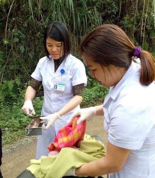 Hi hữu bác sĩ xuống vực đỡ đẻ cho thai phụ ngã xe máy - Ảnh 3.