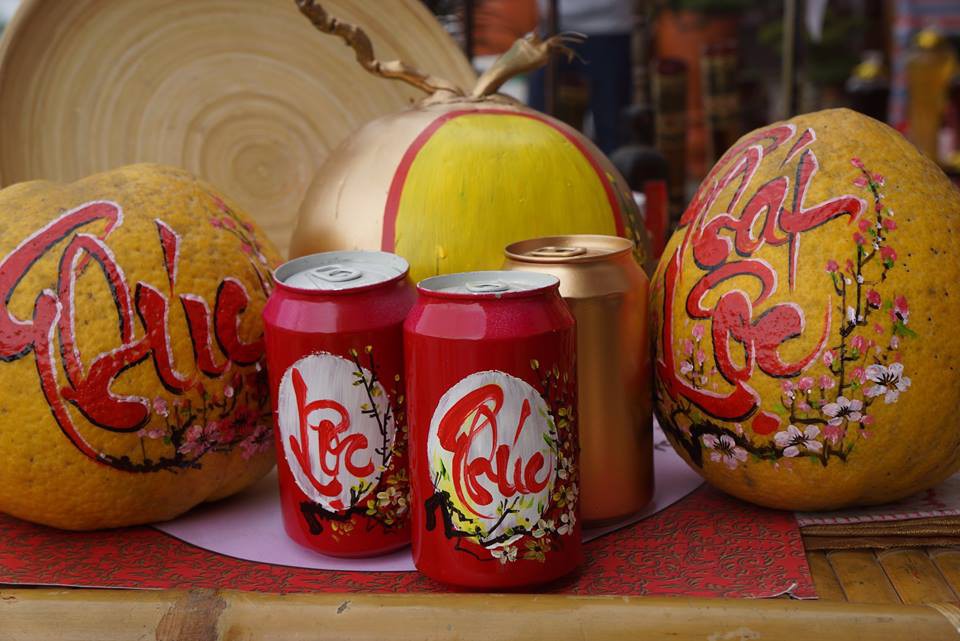 Vẽ chữ thư ph&aacute;p tr&ecirc;n tr&aacute;i c&acirc;y, &ocirc;ng đồ kiếm tiền triệu mỗi ng&agrave;y - Ảnh 5.