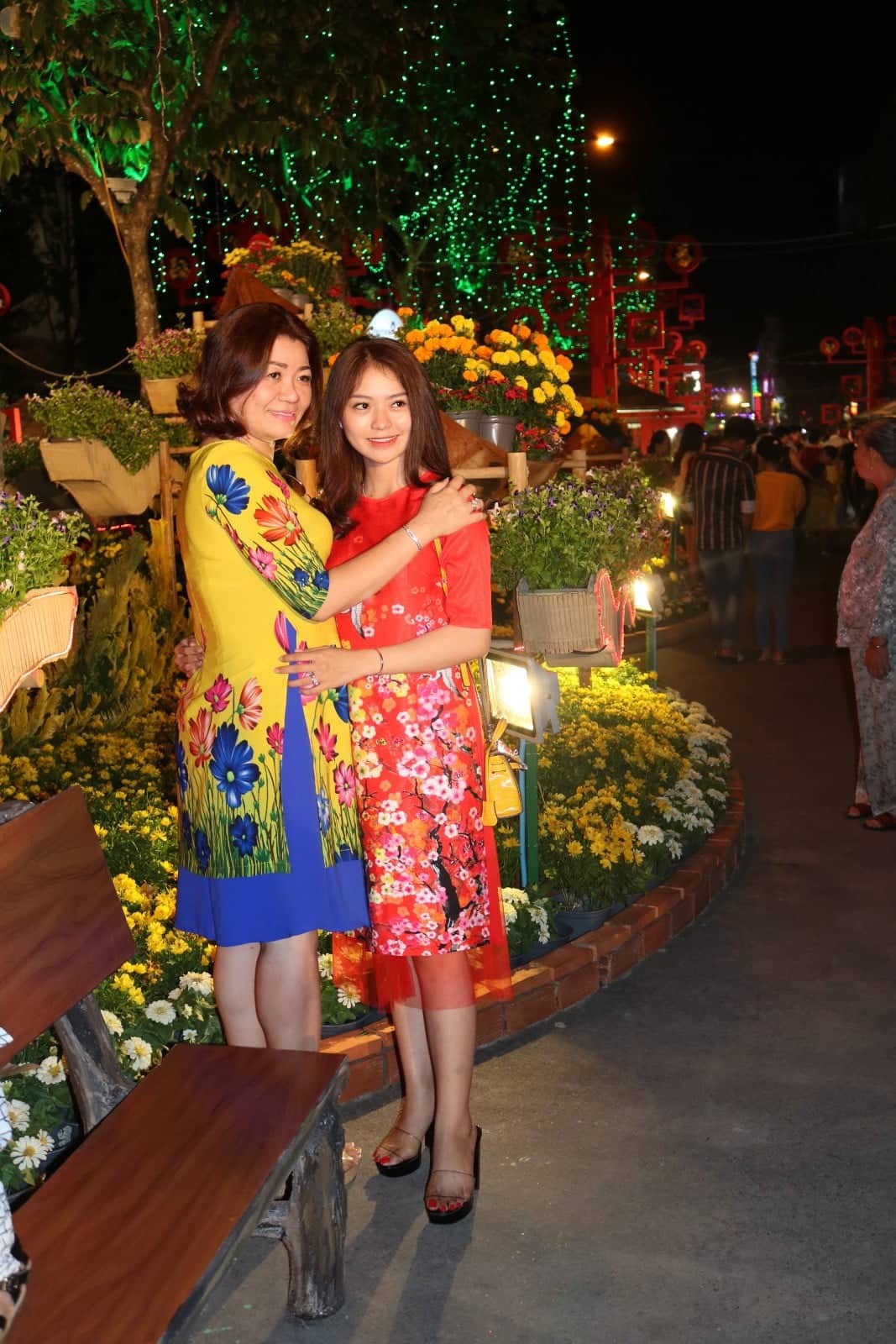 Đường hoa nghệ thuật Cần Thơ rực rỡ khi được lắp 80.000 chậu hoa tươi - Ảnh 12.