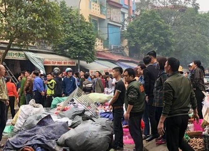 Cháy cửa hàng giày dép sát chợ Vườn Hoa ngày 27 Tết, tiểu thương hú vía