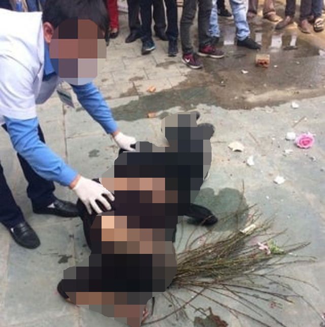 2 nam thanh ni&ecirc;n truy đuổi, đ&aacute;nh tử vong người nghi trộm c&agrave;nh đ&agrave;o vụn - Ảnh 1.