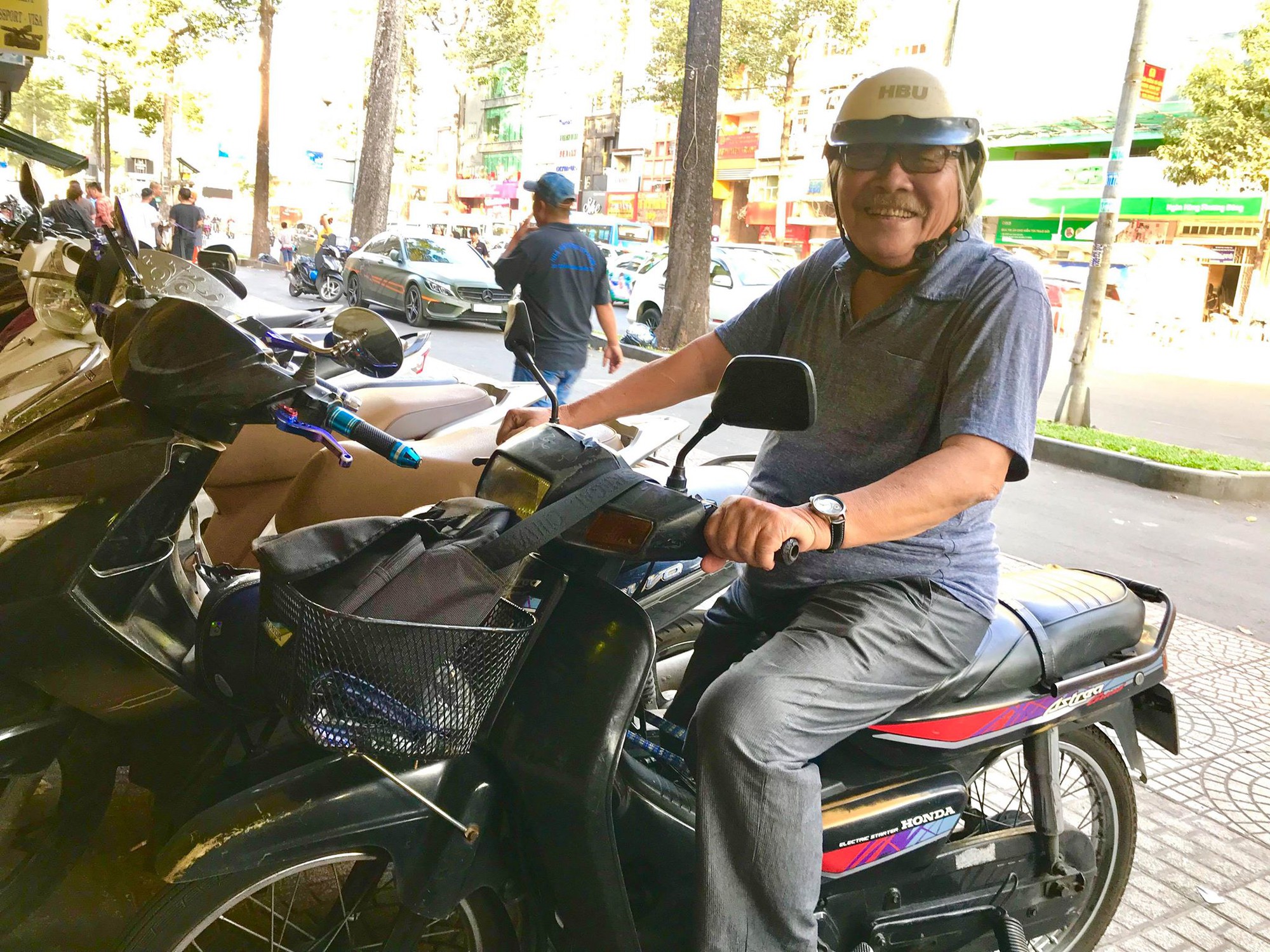 82 tuổi, NSƯT Trần Minh Ngọc vẫn bôn ba vì sân khấu Tết