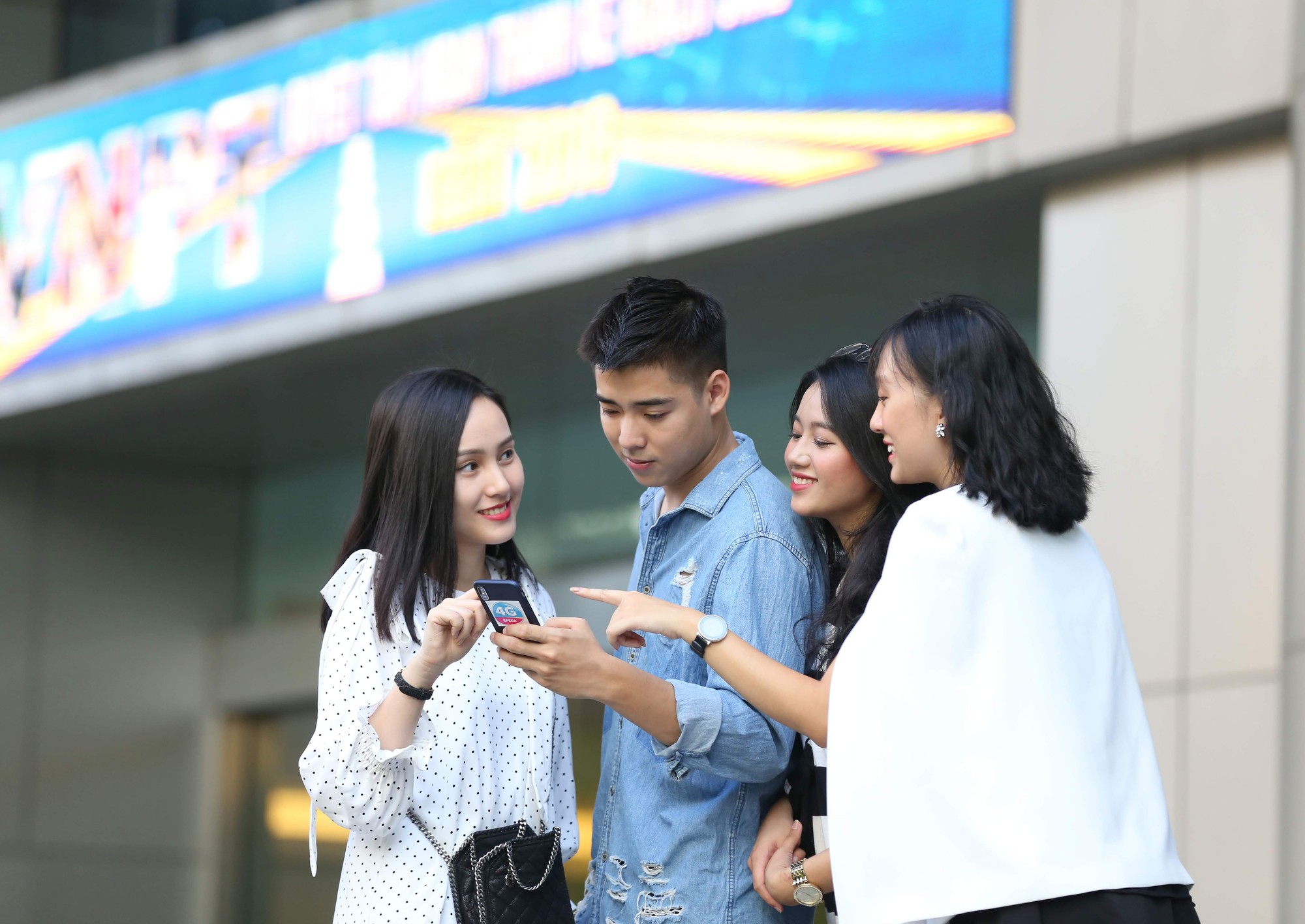 Nhà mạng bất ngờ tung ra eSIM cho người dùng iPhone