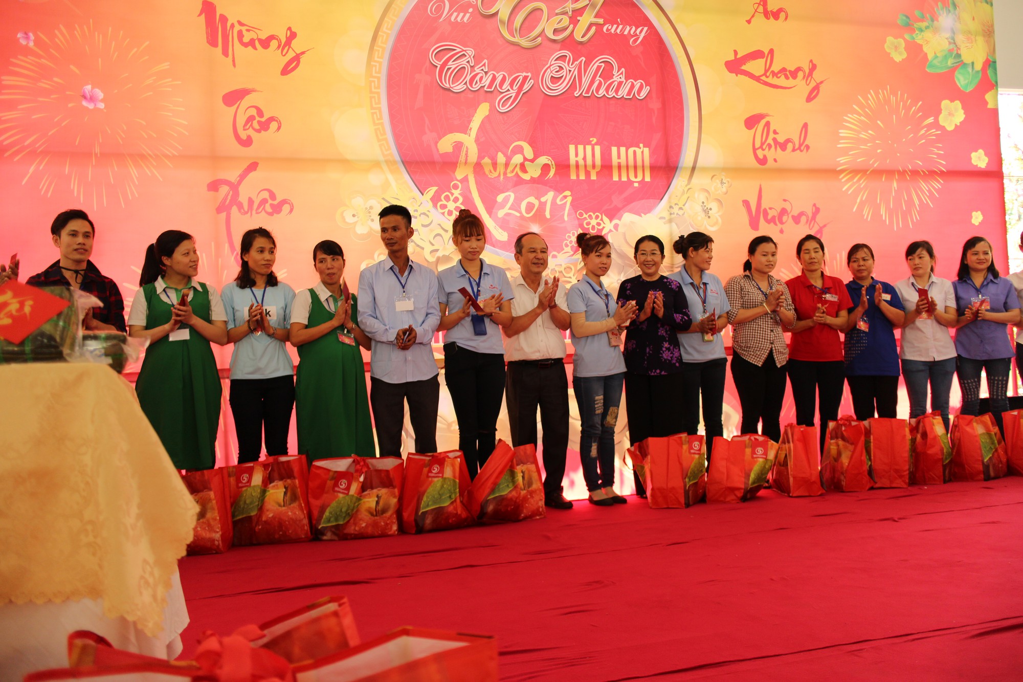 Lãnh đạo TP HCM vui Tết cùng công nhân - Ảnh 9.