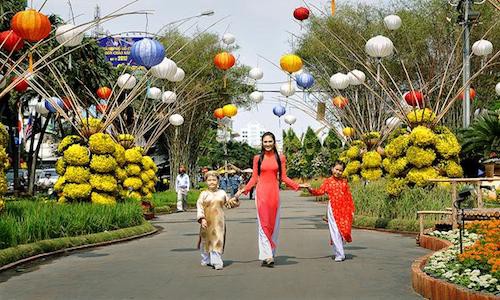 Tết nên đi du lịch hay ở nhà đón Tết truyền thống?